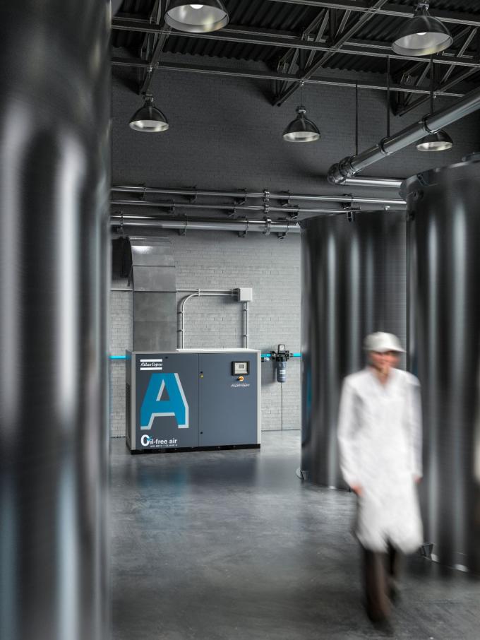 30kw o atlas Copco lubrifica o nível de ruído livre 1 do compressor de ar AQ-30 do parafuso VSD 72dB